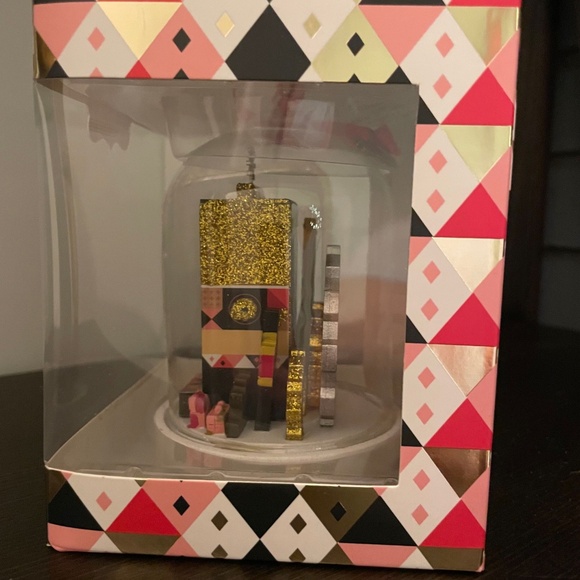 FAO Schwarz New York Cloche Christmas Ornament - Glass Enclosed Scene - Picture 2 of 16